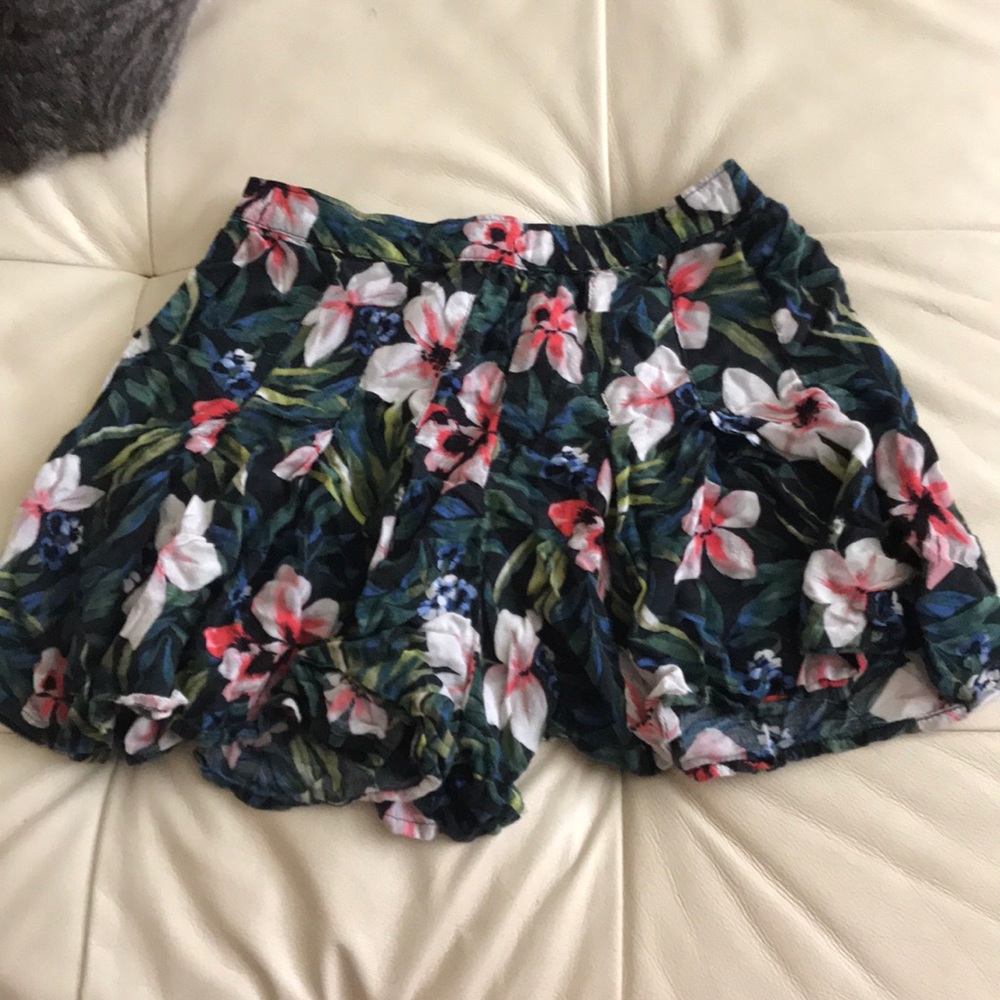 High Waist Hollister Floral Shorts/Skort